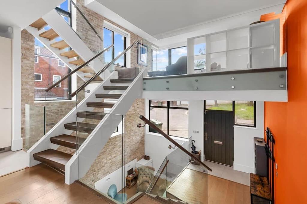 Stylishly Designed 4 Bedroom Apartment *