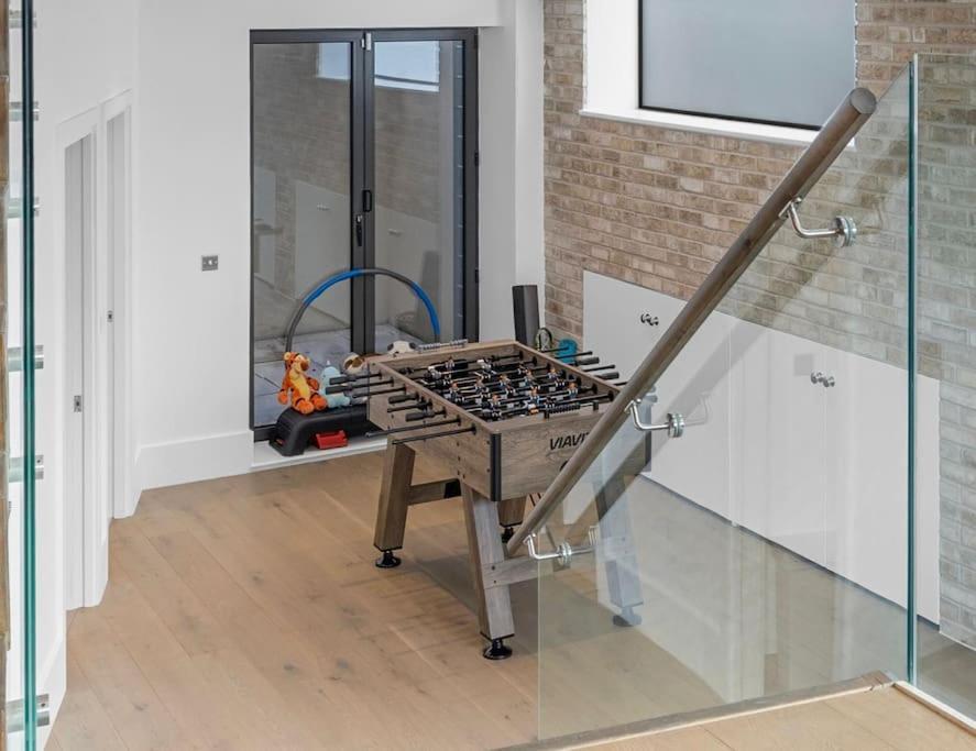 Stylishly Designed 4 Bedroom Apartment London