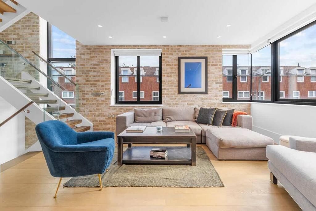 Stylishly Designed 4 Bedroom Apartment London