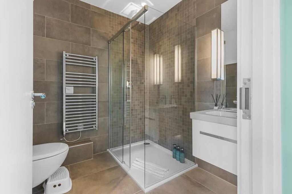 Stylishly Designed 4 Bedroom Apartment *