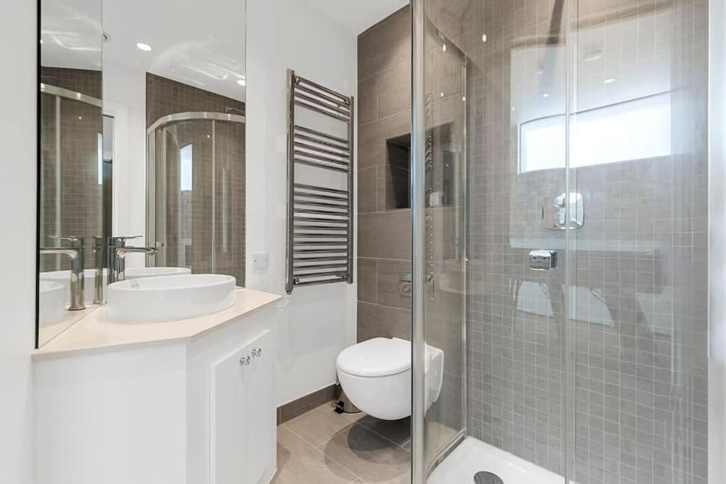 Stylishly Designed 4 Bedroom Apartment *