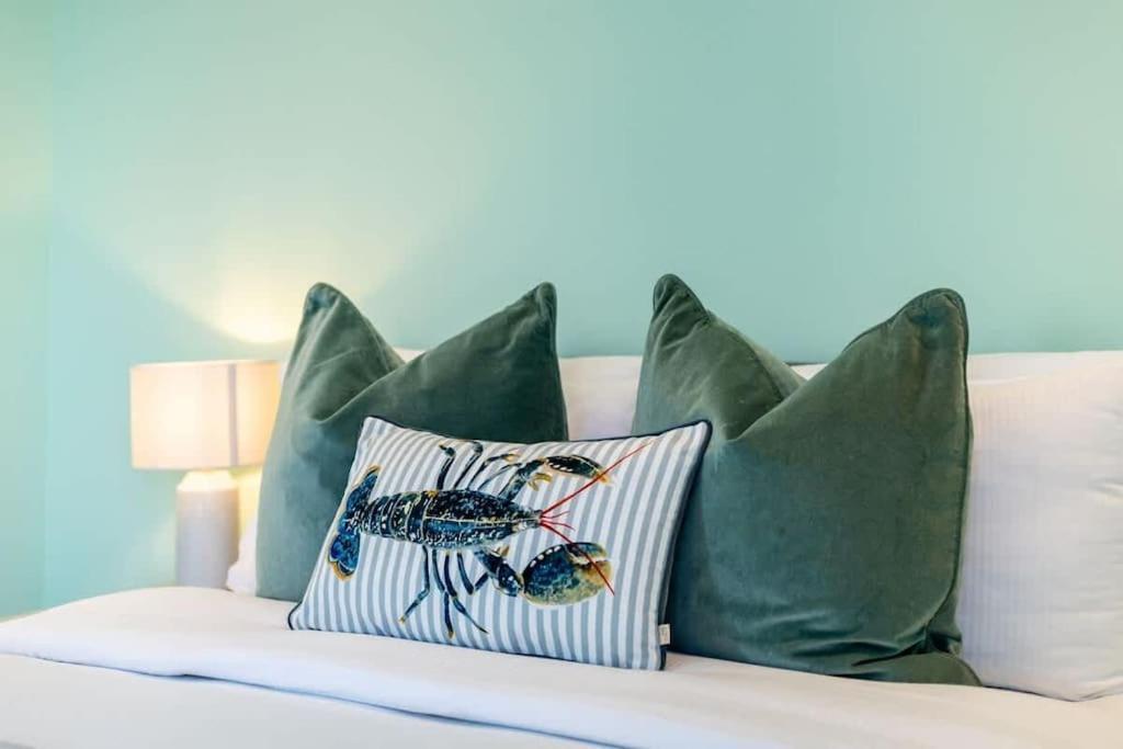 Apartment Stylishly Designed 4 Bedroom London