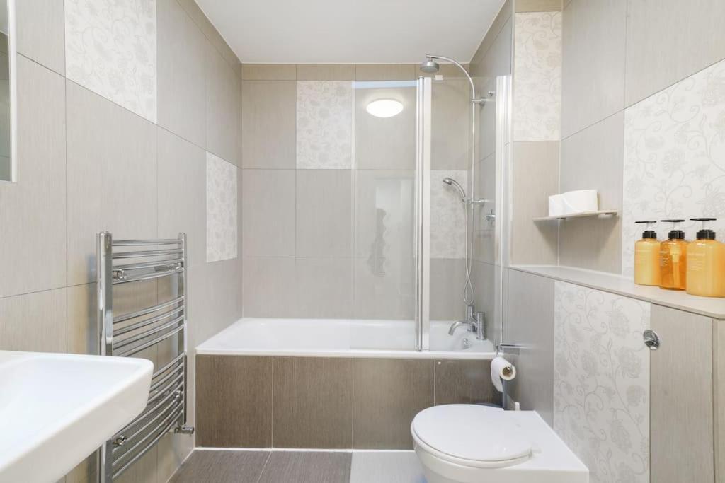 Spacious 3-bed Split Level Flat On Portobello Road Apartment *
