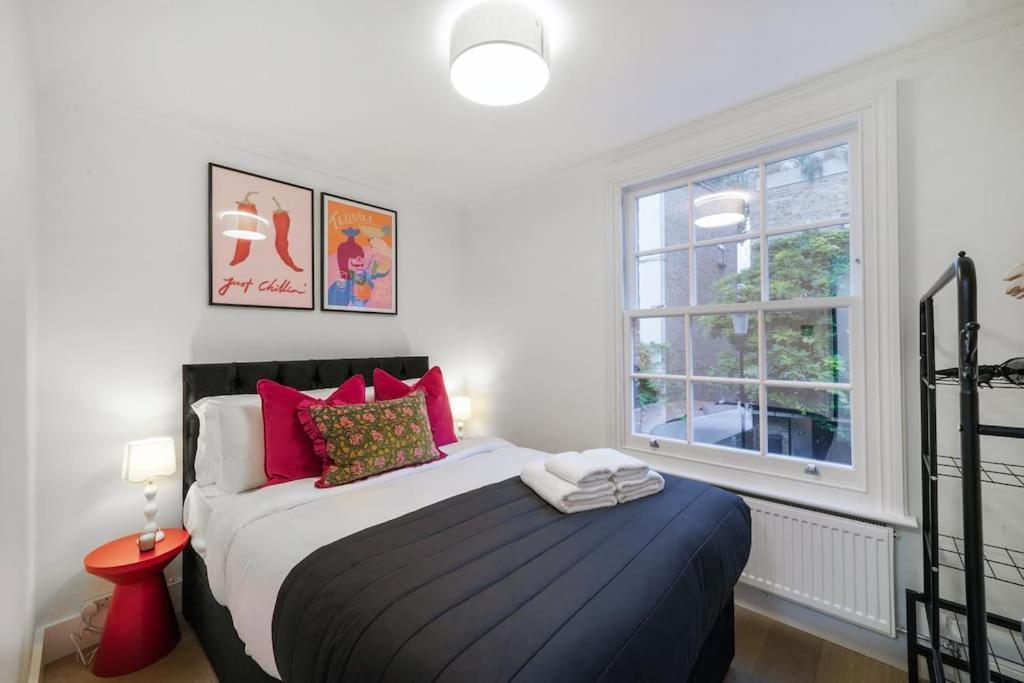 Spacious 3-bed Split Level Flat On Portobello Road London