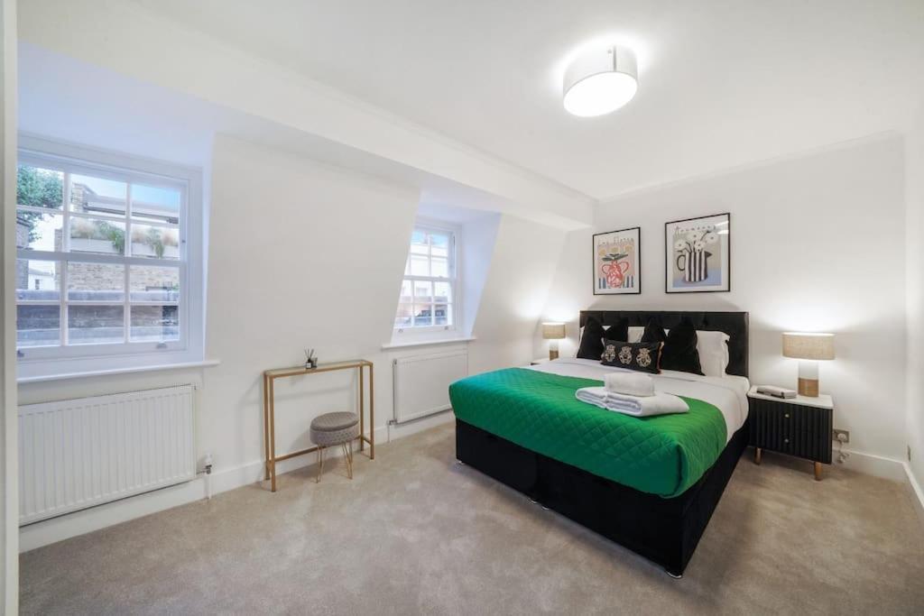 Spacious 3-bed Split Level Flat On Portobello Road Apartment