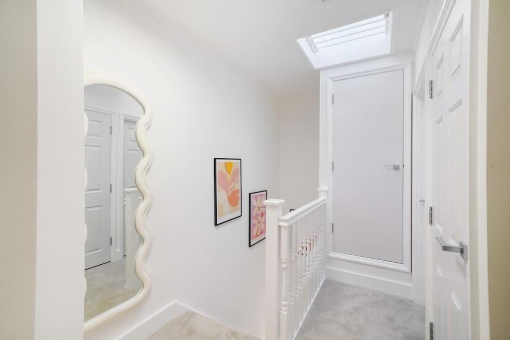 Apartment Spacious 3-bed Split Level Flat On Portobello Road
