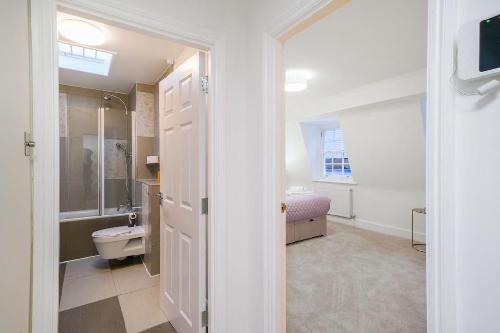 Spacious 3-bed Split Level Flat On Portobello Road Apartment London