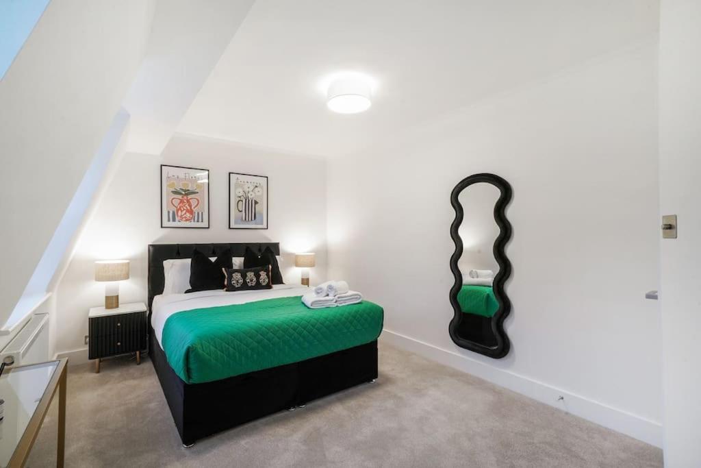 Apartment Spacious 3-bed Split Level Flat On Portobello Road London