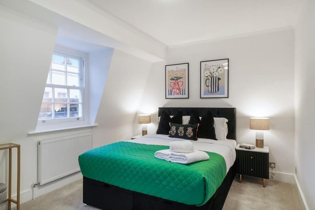 Spacious 3-bed Split Level Flat On Portobello Road London