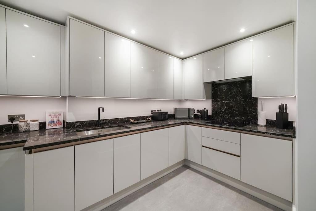 Apartment Spacious 3-bed Split Level Flat On Portobello Road