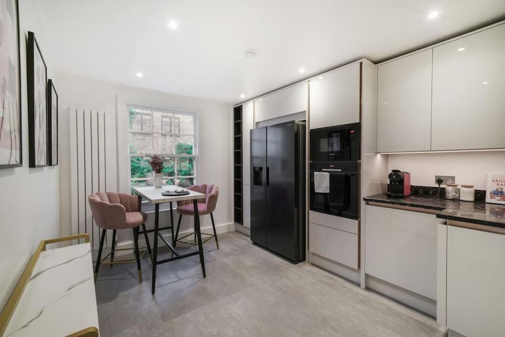 Spacious 3-bed Split Level Flat On Portobello Road *
