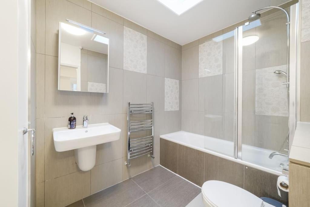 Spacious 3-bed Split Level Flat On Portobello Road Apartment