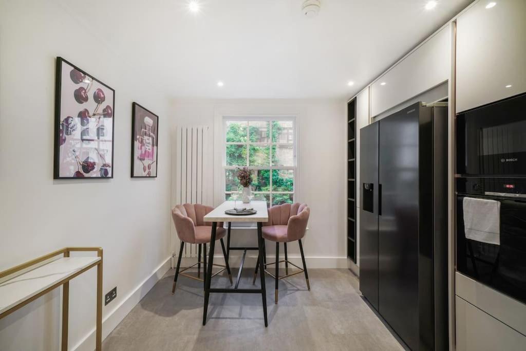 Apartment Spacious 3-bed Split Level Flat On Portobello Road *