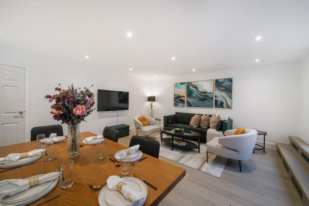 Spacious 3-bed Split Level Flat On Portobello Road *