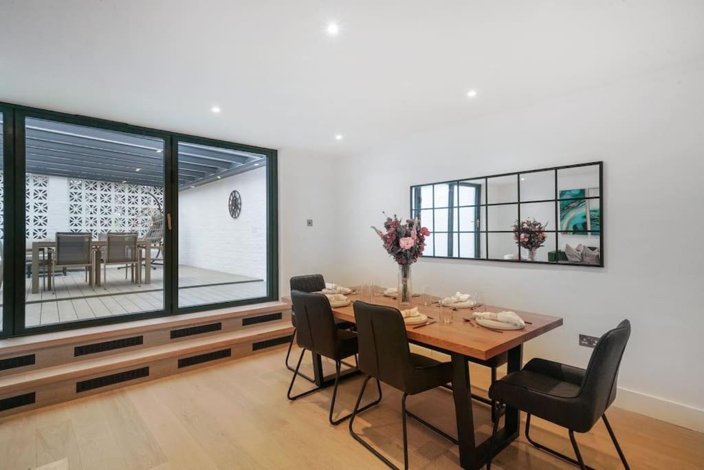 Spacious 3-bed Split Level Flat On Portobello Road *