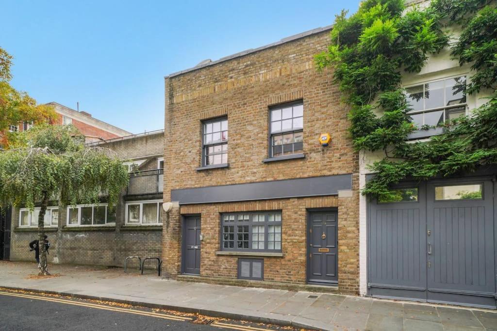 Spacious 3-bed Split Level Flat On Portobello Road * London