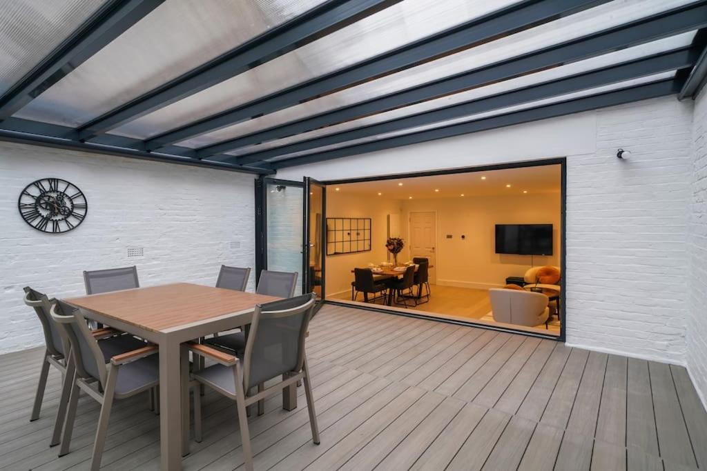 Spacious 3-bed Split Level Flat On Portobello Road Apartment *