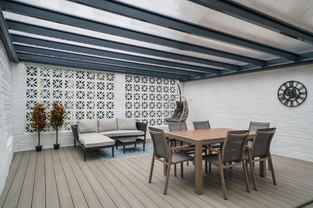 Spacious 3-bed Split Level Flat On Portobello Road * London