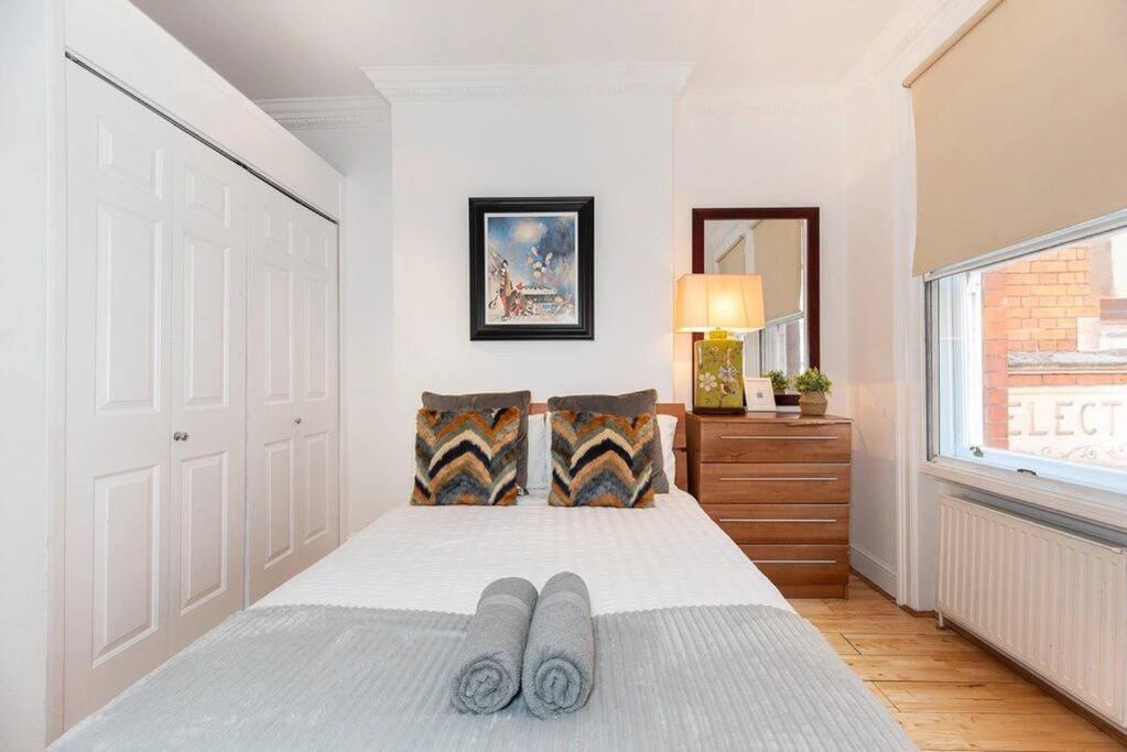 Discover 2 Bedroom In Kensington Apartment London