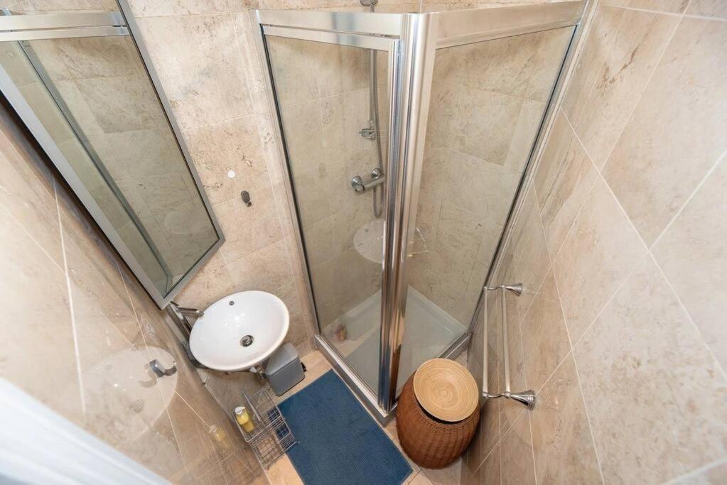 Discover 2 Bedroom In Kensington London