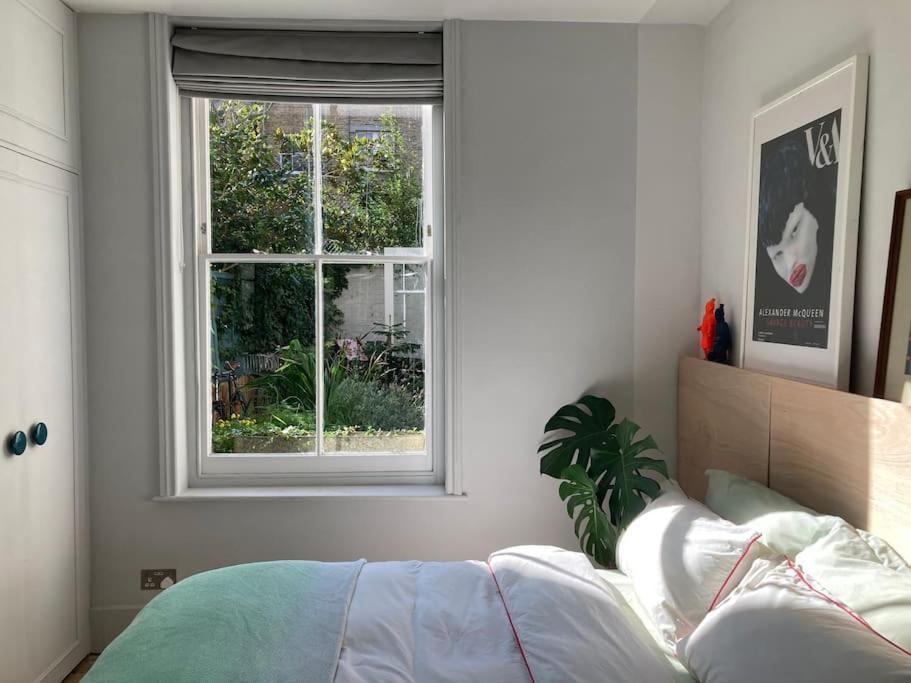 Stylish & Spacious! A Victorian House In Zone 1! London