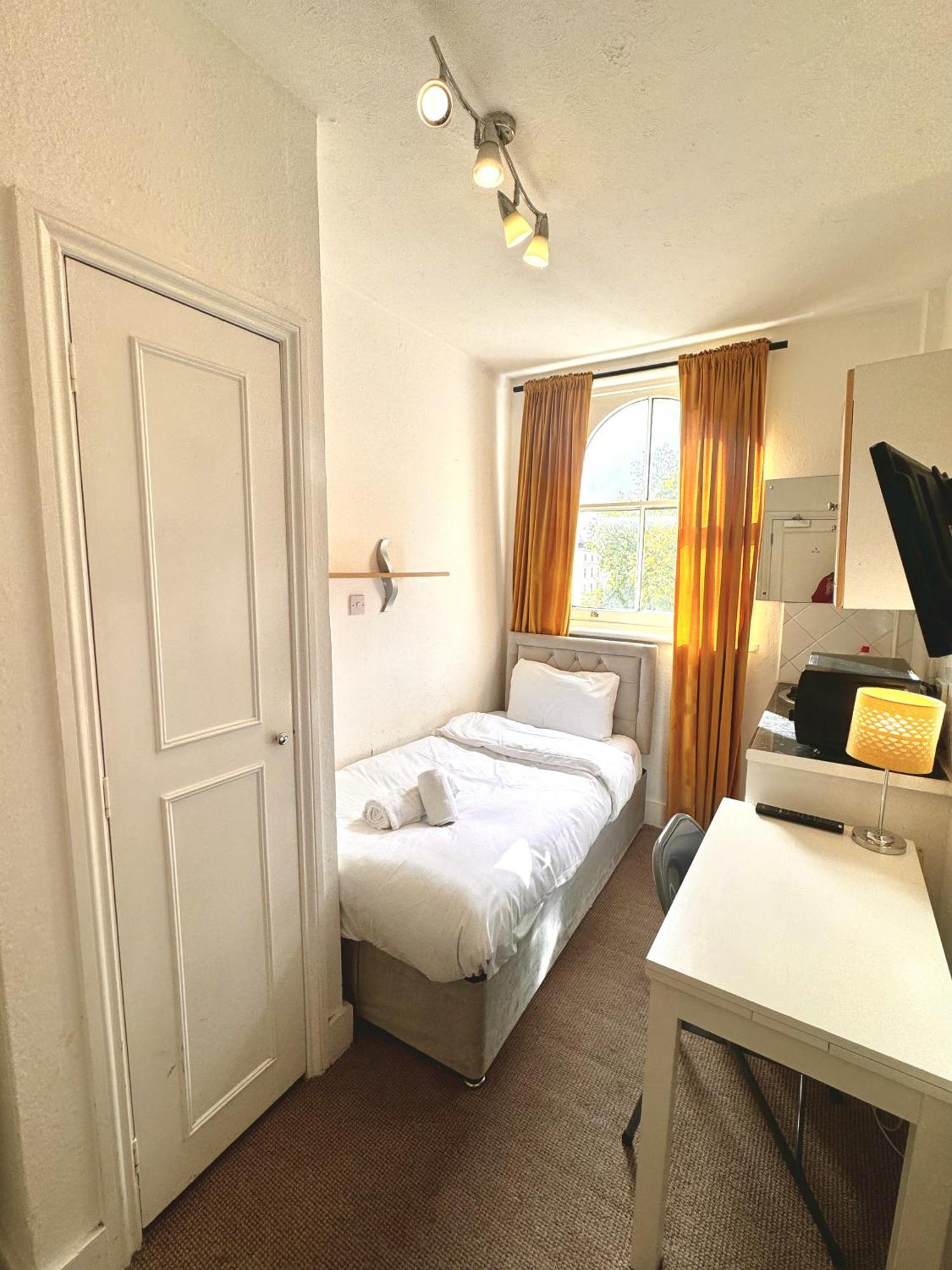Kensington Gardens Aparthotel 3*