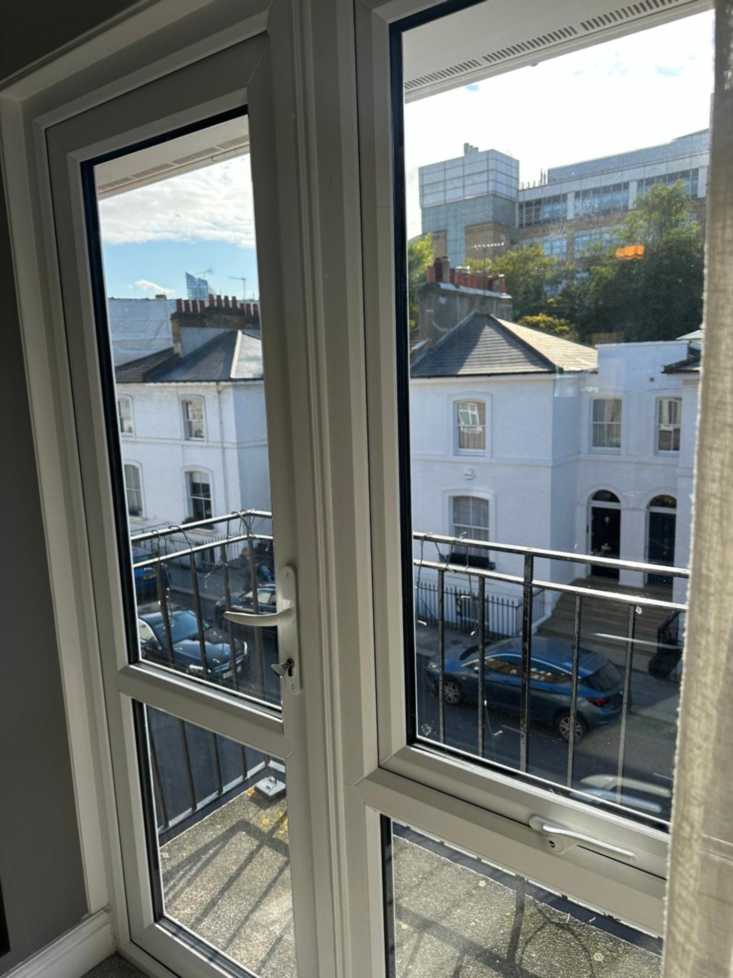 Location In - Kings Road 3-bed With Terrace, Ac & Netflix Apartment