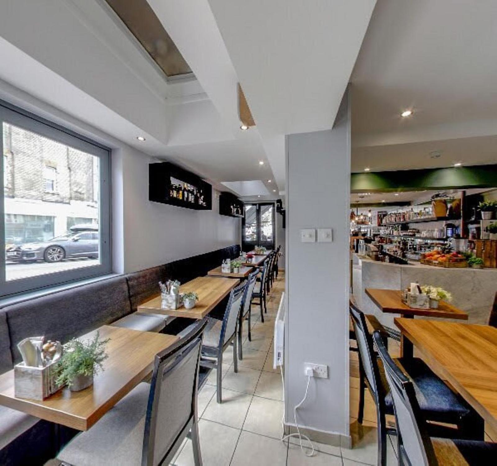 Apartment Stylish And Convenient 2bd Flat W/ Outdoor Space *