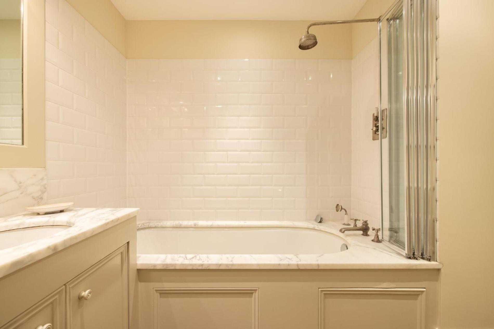 Apartment History - 3 Bedrooms In Kensington *