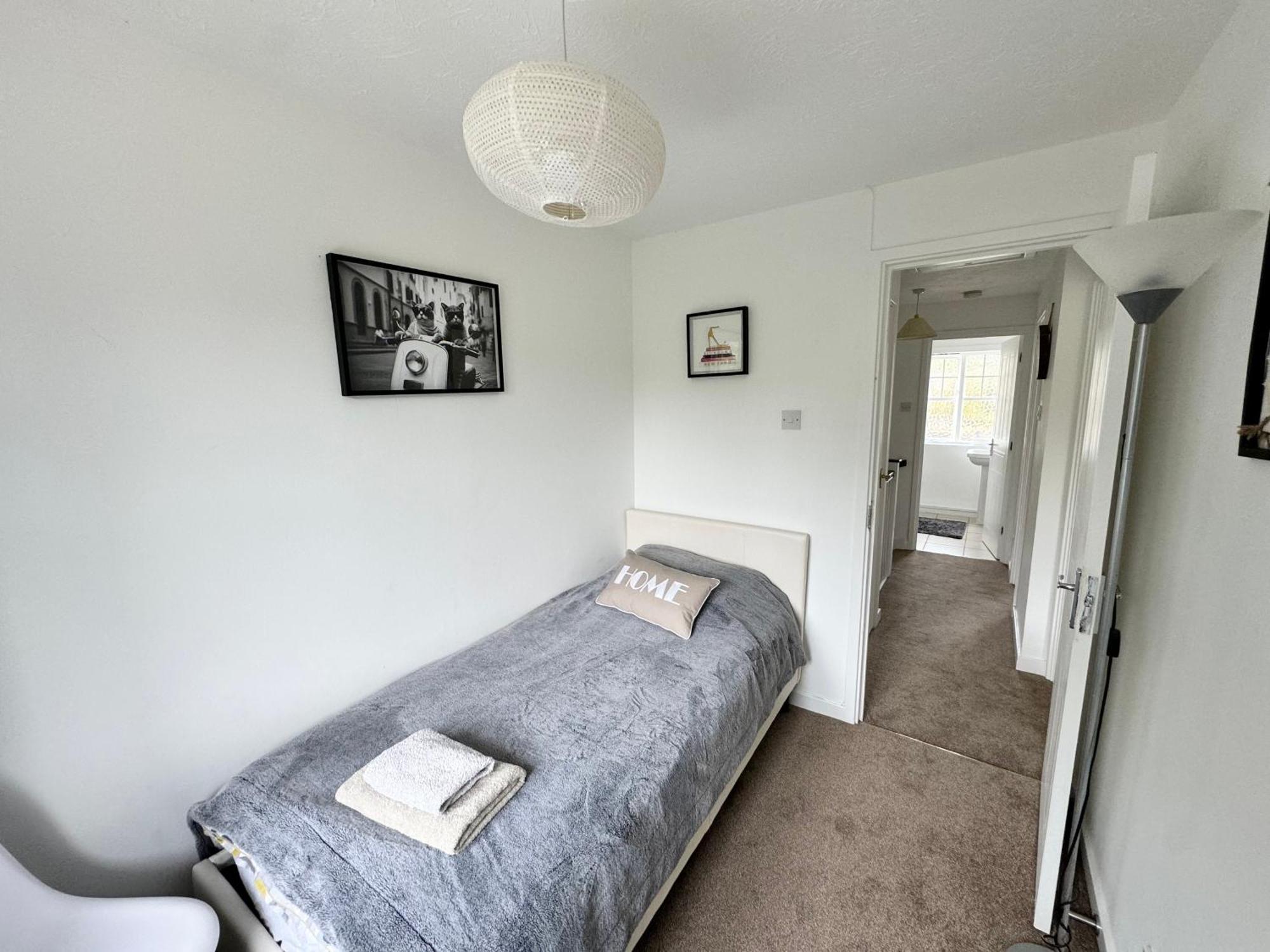 3 Bed House With Parking And Garden Near Tower Bridge * London