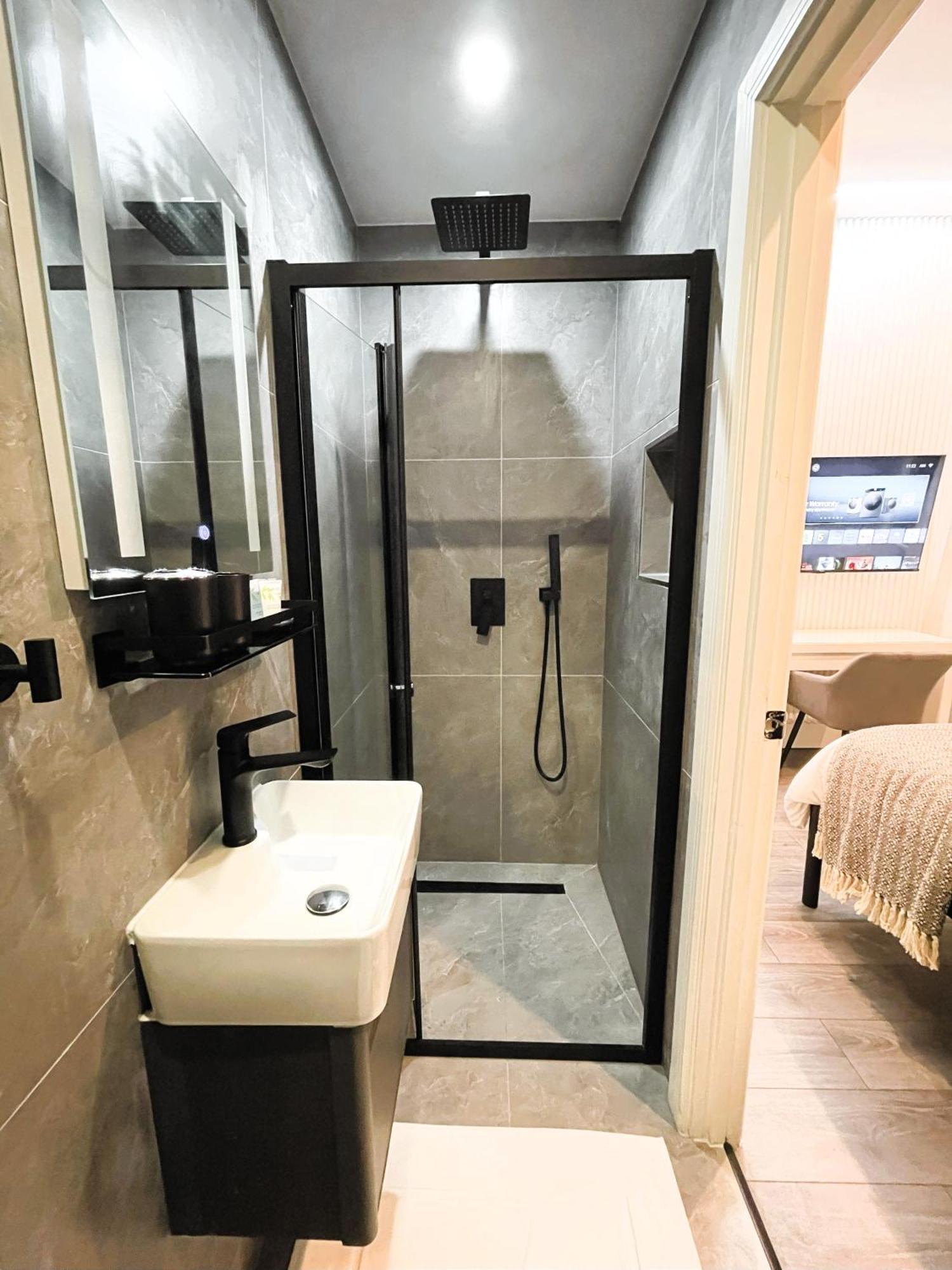 Luxury In Vibrant Area * Londen