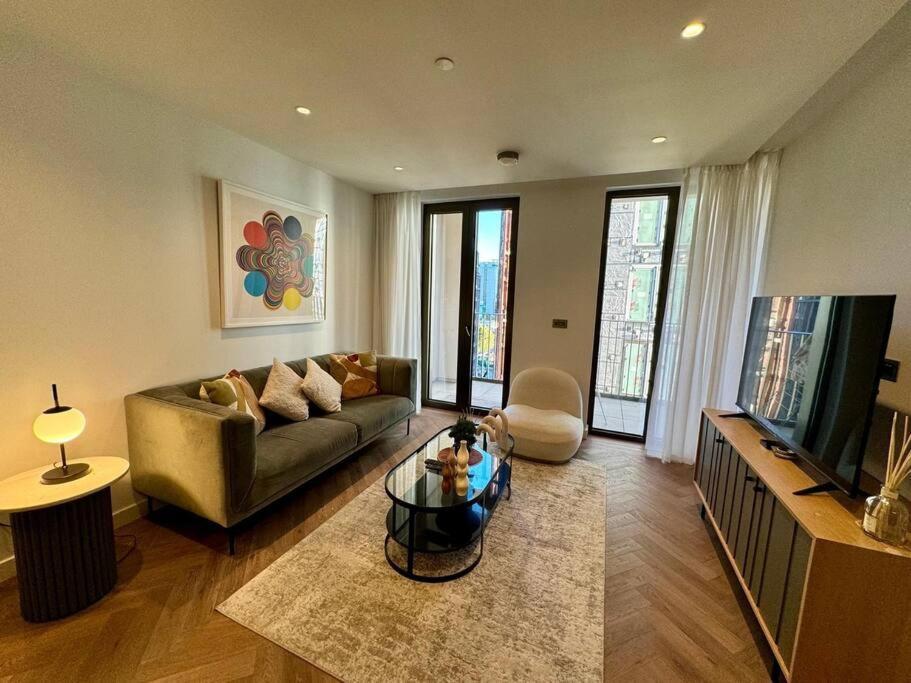 Hyde Park Luxury 2 Bed 2 Bath Balcony