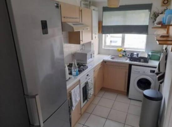 Lovely 2-bedrooom Home, Away From *