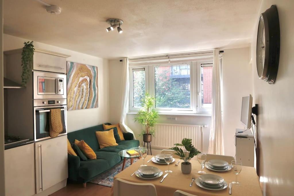 Chic 4-bed In Trendy Clerkenwell W Balcony And Walking Distance To Tube *
