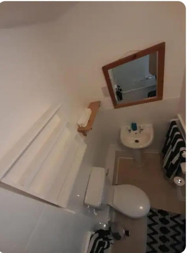 Holiday home Lovely 2-bedrooom Home, Away From
