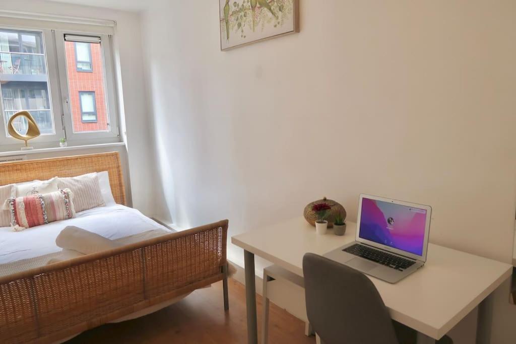 Apartment Chic 4-bed In Trendy Clerkenwell W Balcony And Walking Distance To Tube London