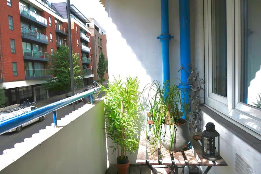 Chic 4-bed In Trendy Clerkenwell W Balcony And Walking Distance To Tube Apartment London