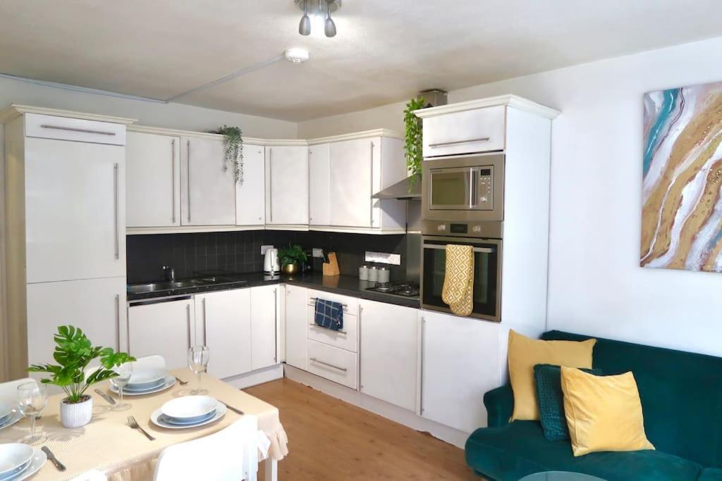 Chic 4-bed In Trendy Clerkenwell W Balcony And Walking Distance To Tube London