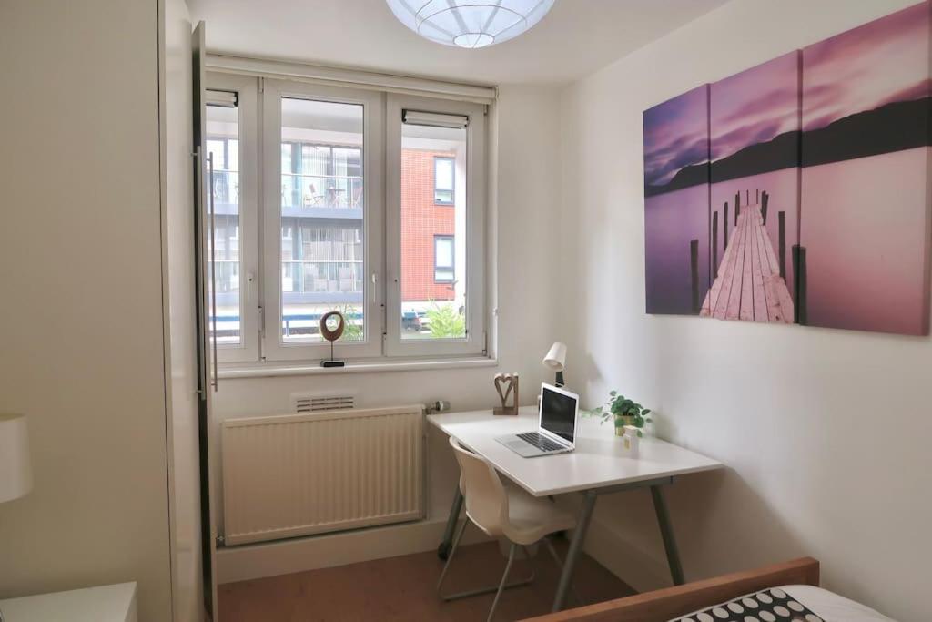 Chic 4-bed In Trendy Clerkenwell W Balcony And Walking Distance To Tube Apartment London