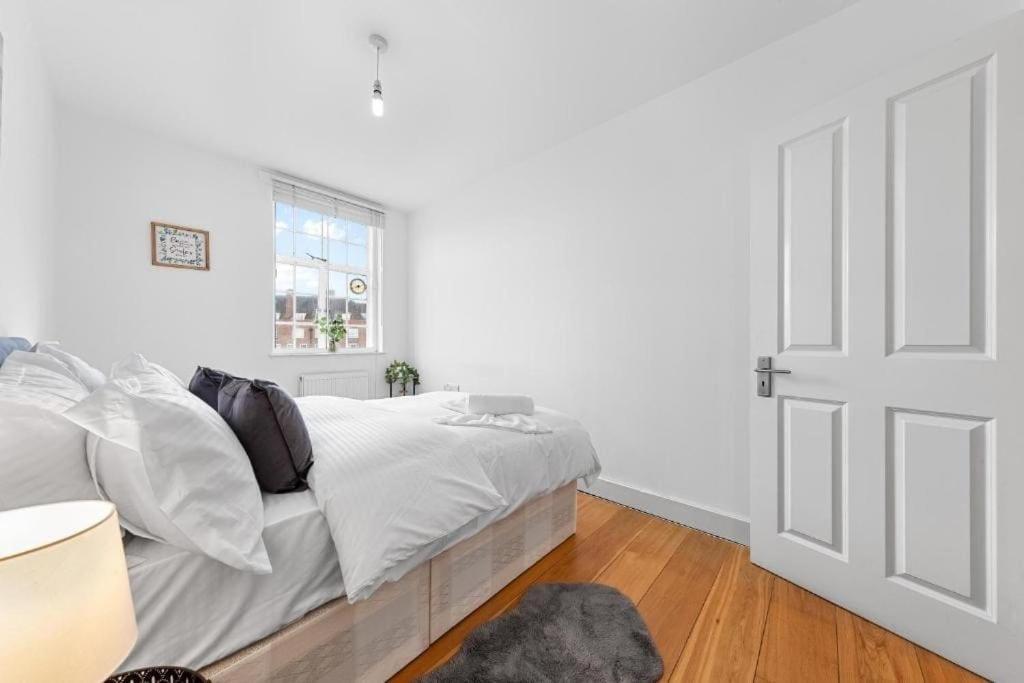 Modern 2 Bed 2 Bathroom Clapham Apartment London