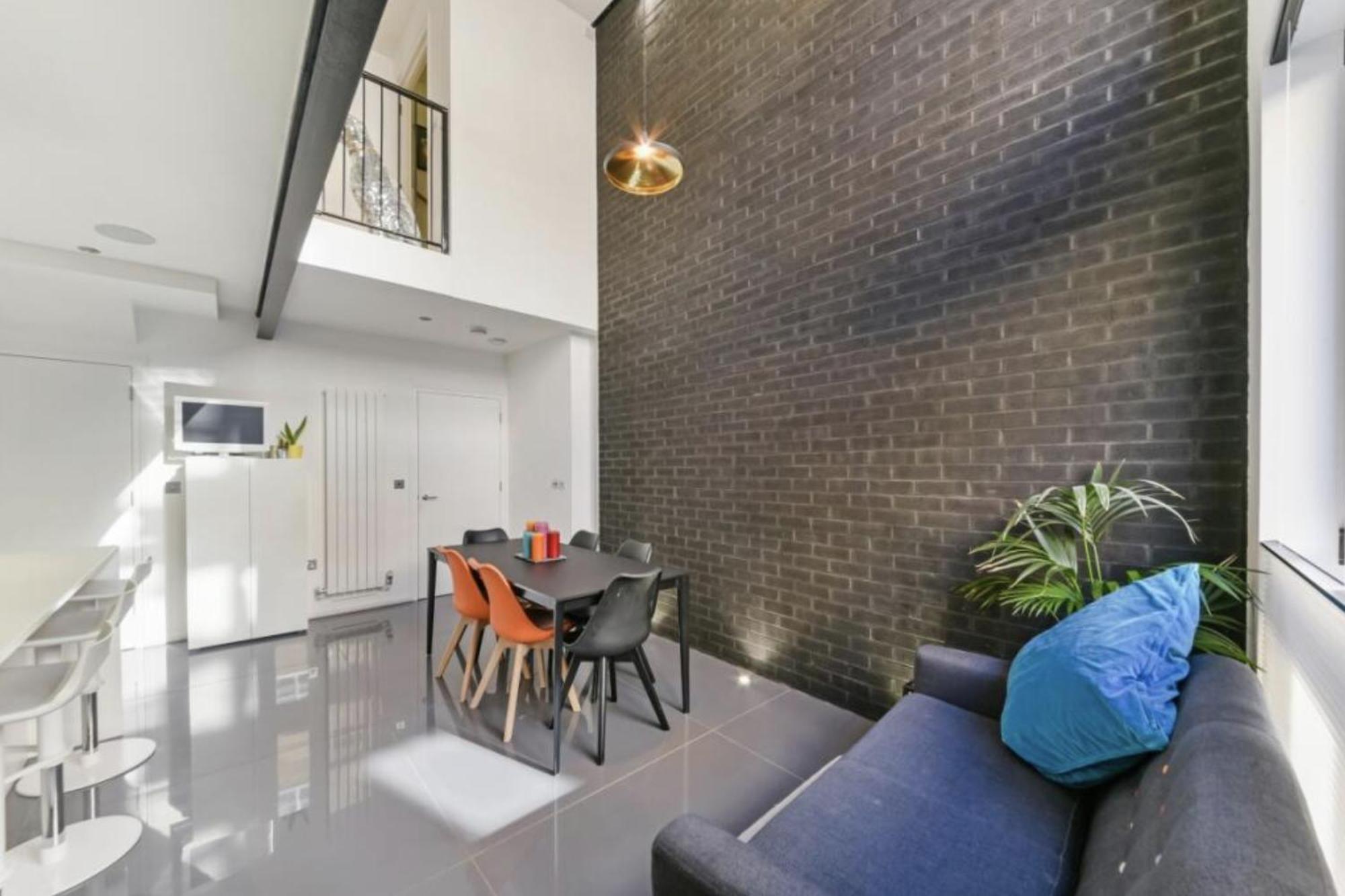 Apartment Brick House *