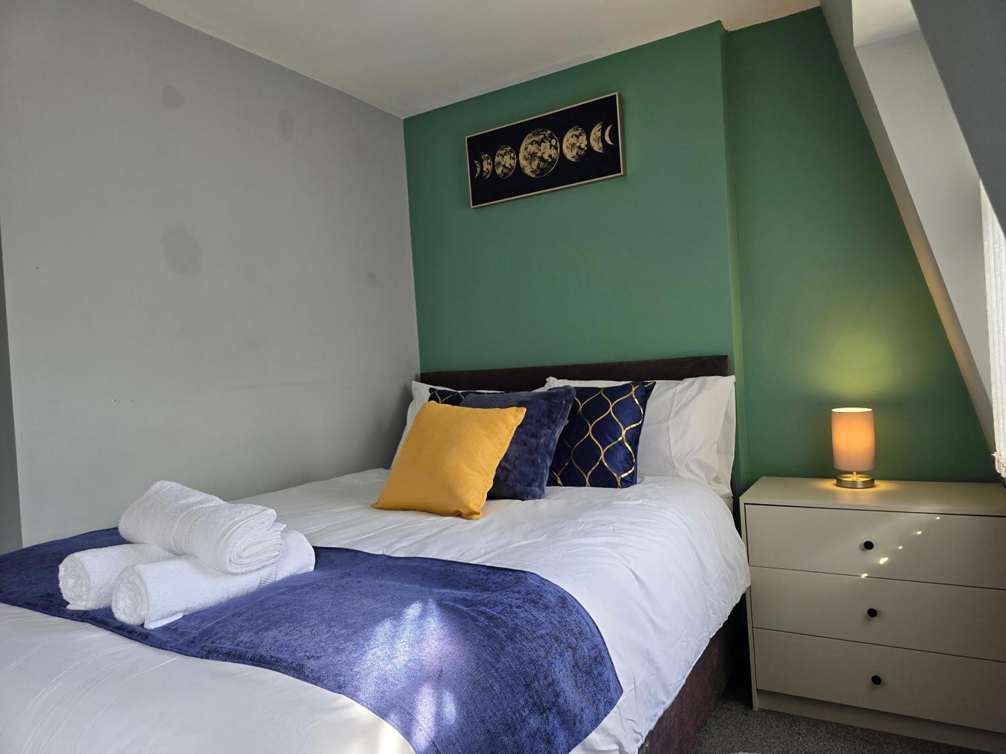 Cosy 3 Bedroom Flat Step Away From Paddington Apartment *