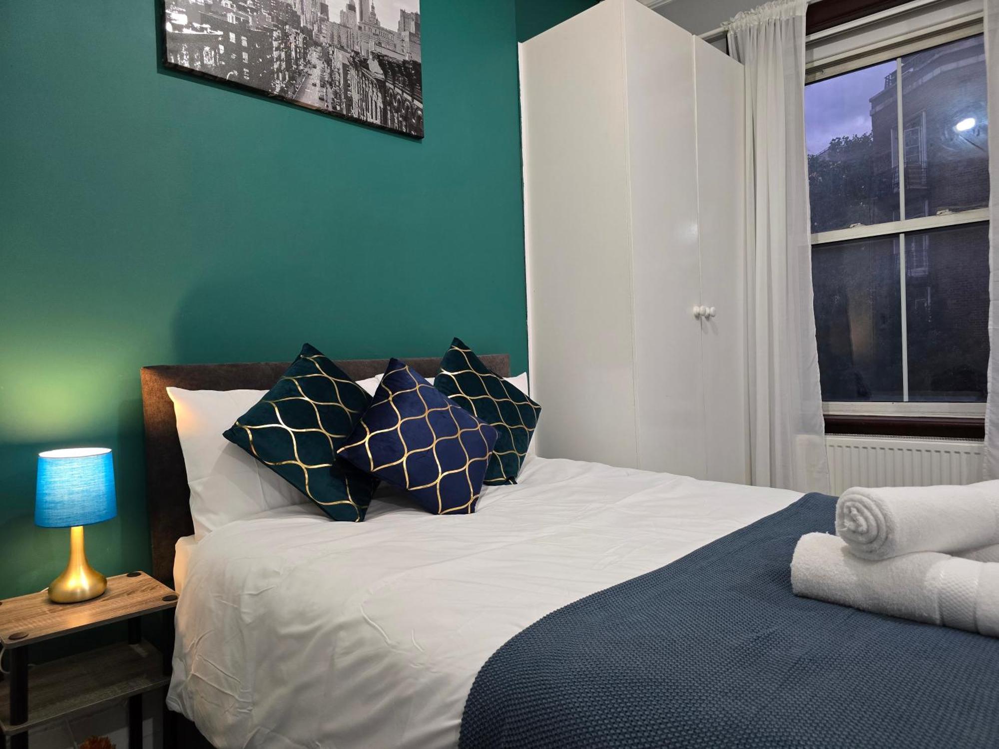 Cosy 3 Bedroom Flat Step Away From Paddington Apartment *