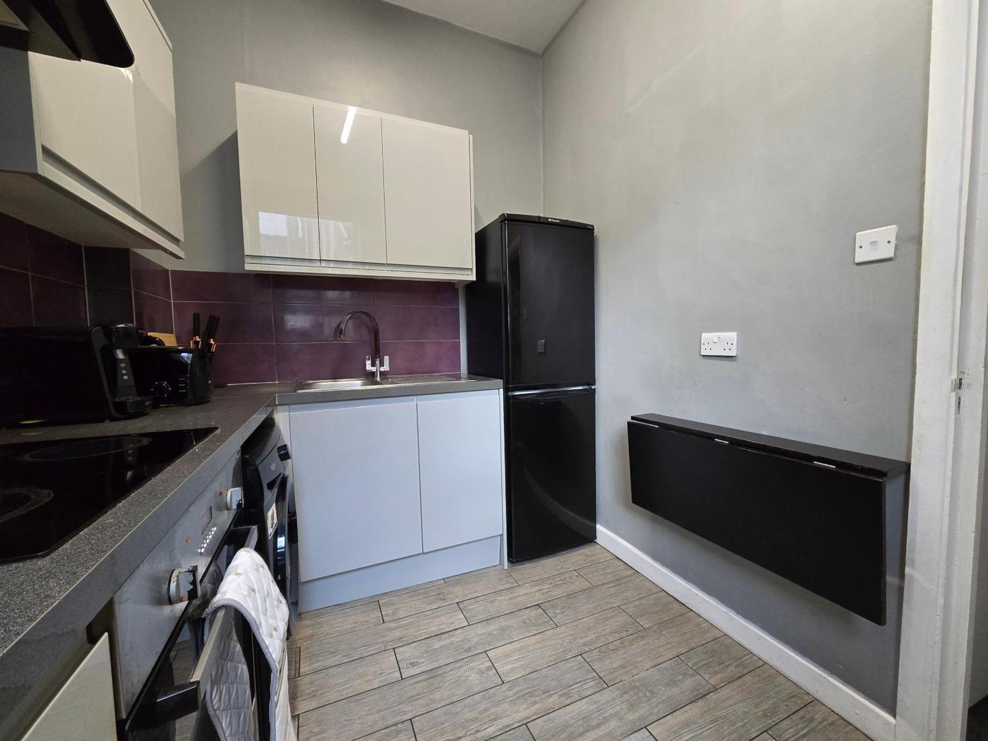 Cosy 3 Bedroom Flat Step Away From Paddington Apartment *