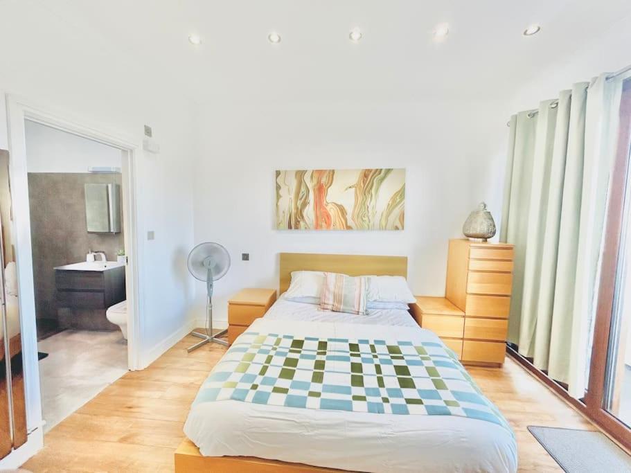 Luxury Near Canning Town- Free Parking Appartement *