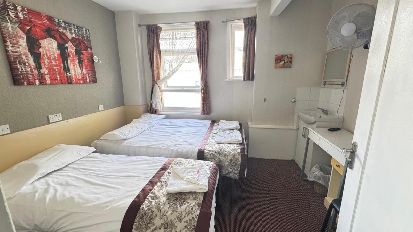 Earls Court 2* London