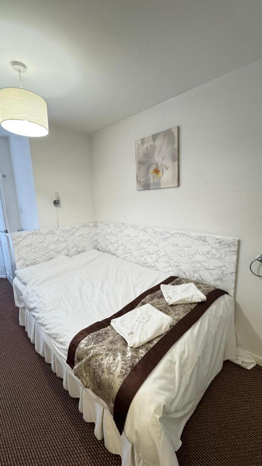 Earls Court 2* London