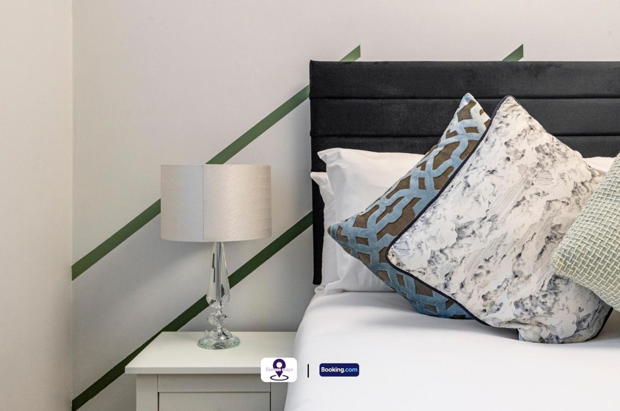 Last-minute Secure ! Limited Time L Exclusive On 2 Bedroom, High Spec Luxury Flat By Finesse Short Lets & Serviced With Free Wifi Apartment London
