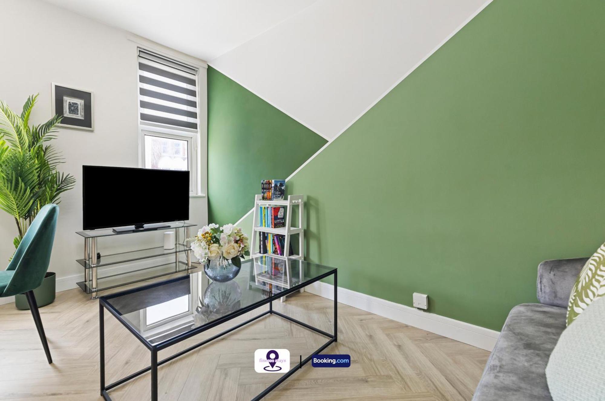 Last-minute Secure ! Limited Time L Exclusive On 2 Bedroom, High Spec Luxury Flat By Finesse Short Lets & Serviced With Free Wifi Apartment London