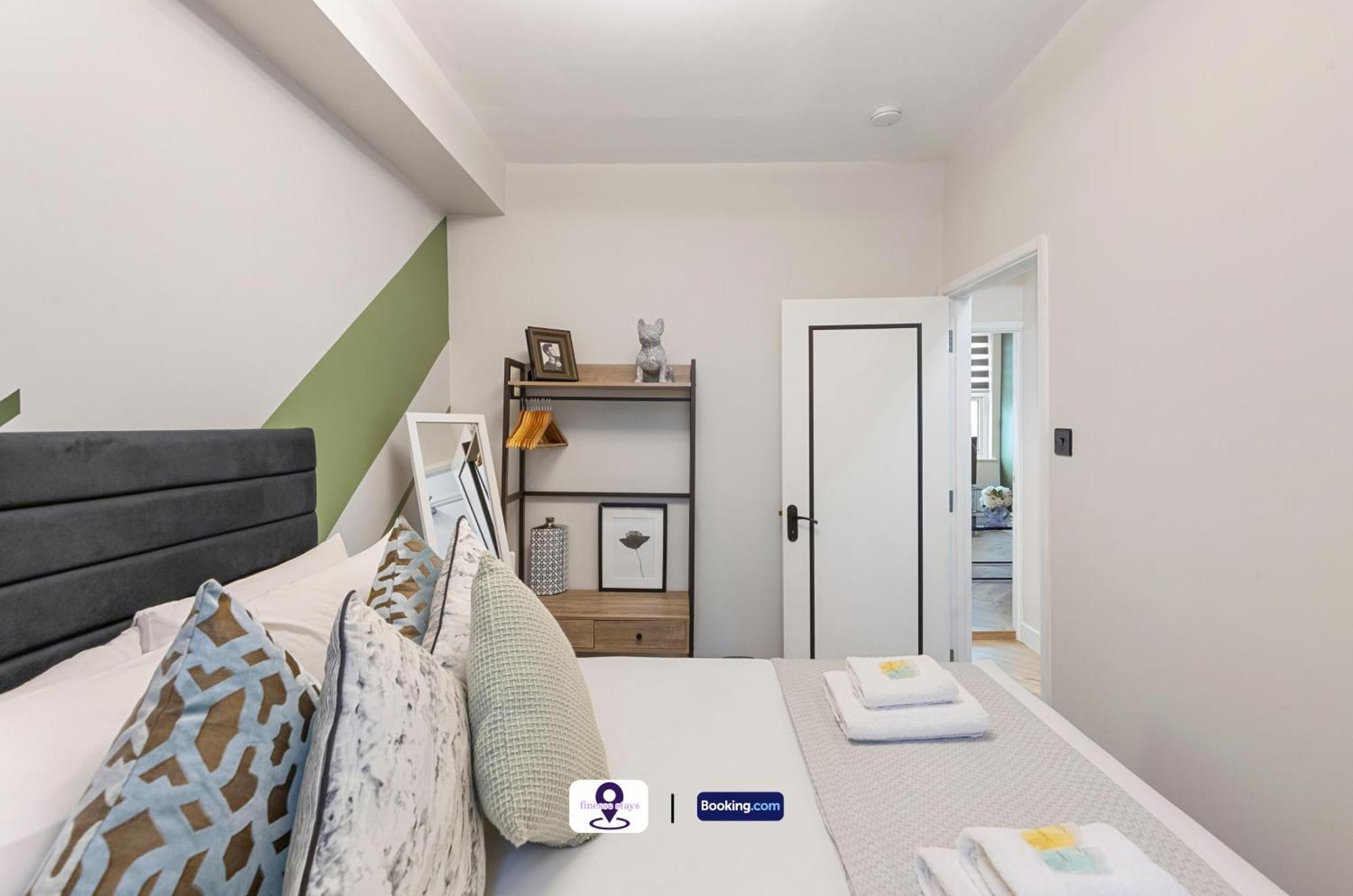 Last-minute Secure ! Limited Time L Exclusive On 2 Bedroom, High Spec Luxury Flat By Finesse Short Lets & Serviced With Free Wifi London
